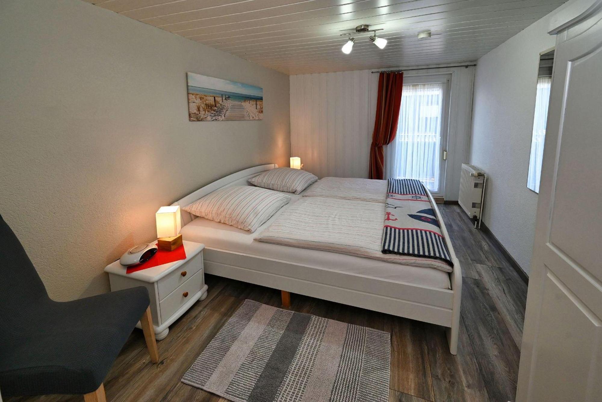 Haus-Karin-Ferienwohnung-2 บือซุม ภายนอก รูปภาพ