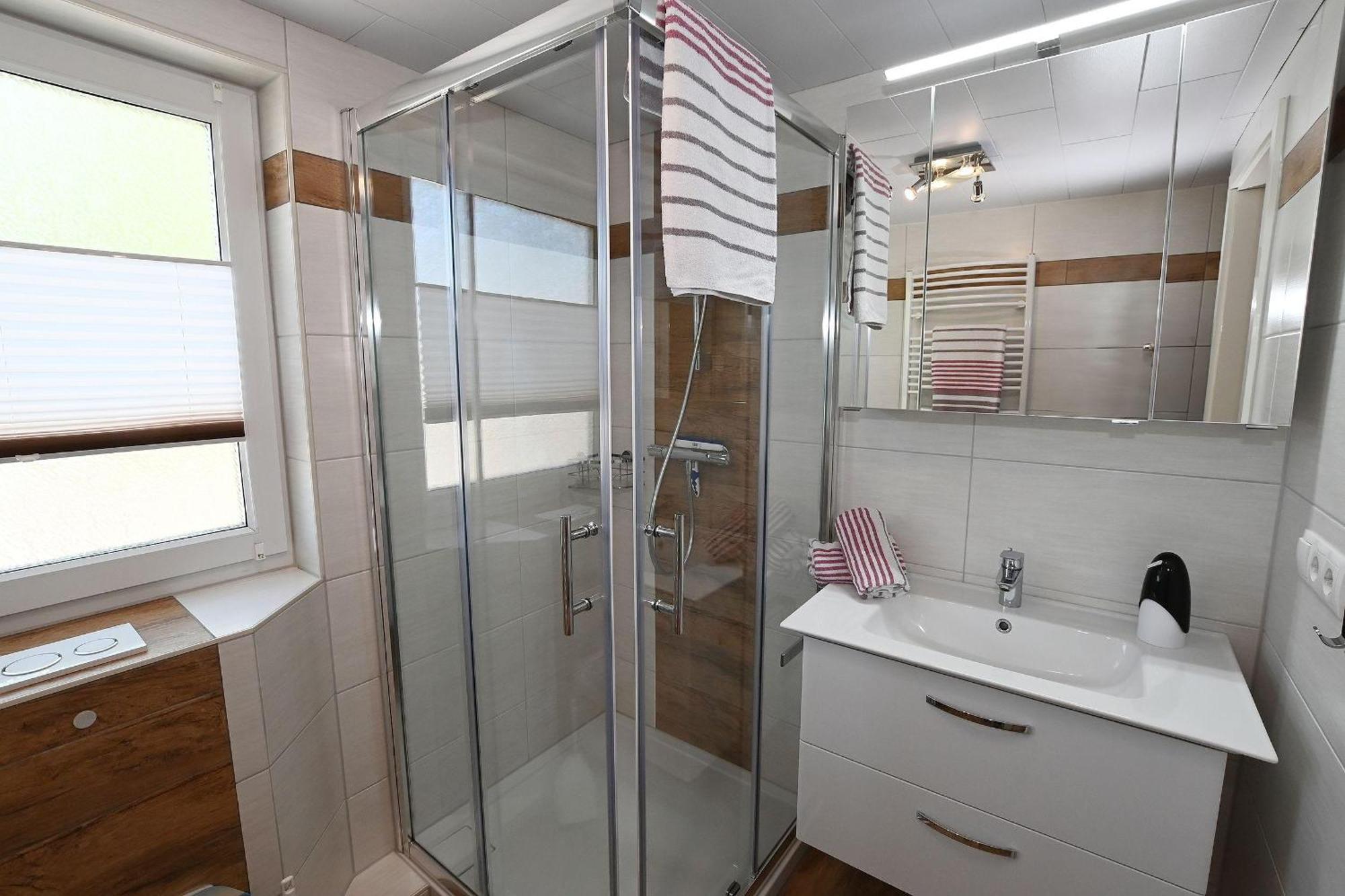 Haus-Karin-Ferienwohnung-2 บือซุม ภายนอก รูปภาพ